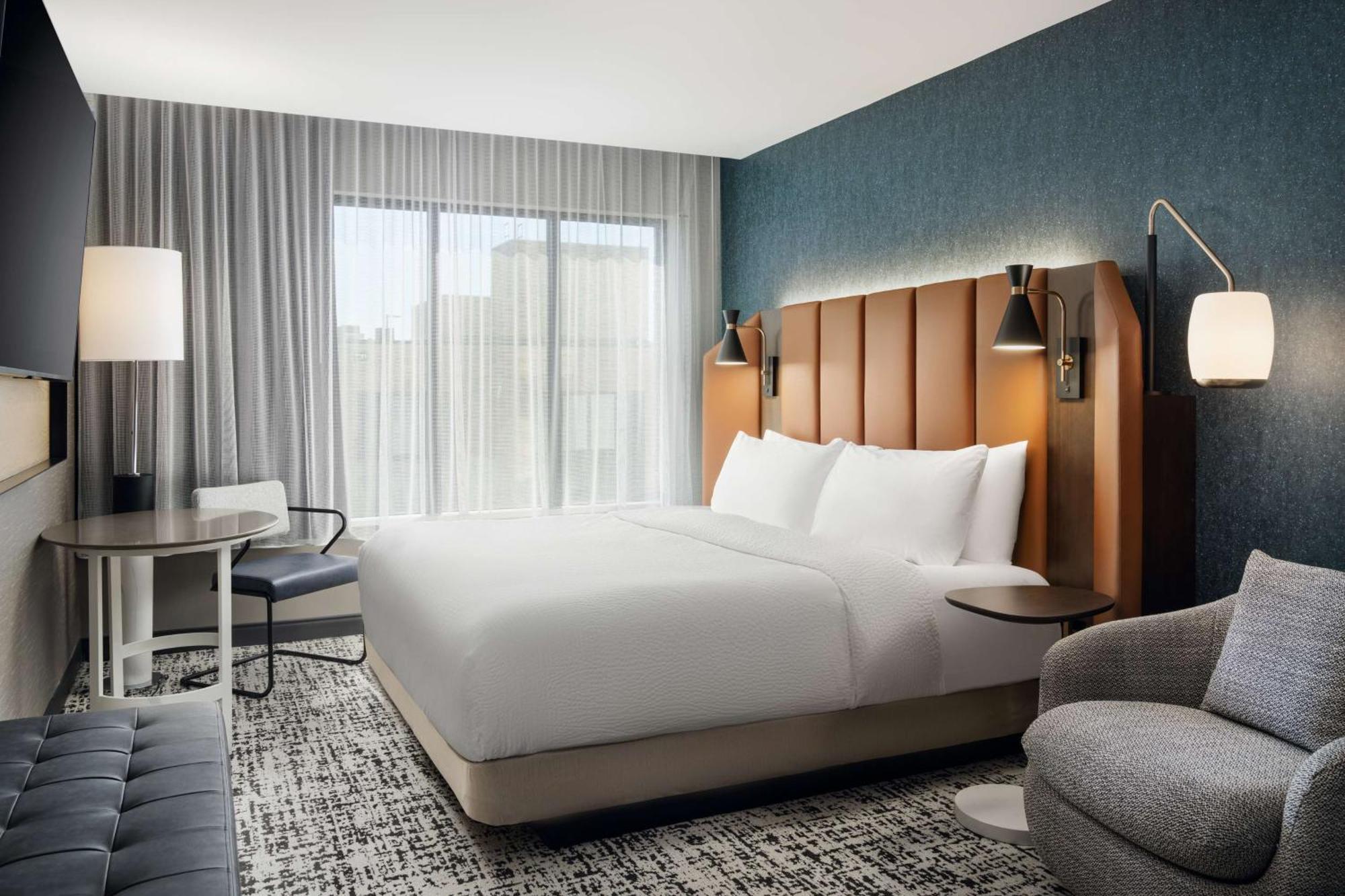 Отель Tempo By Hilton Raleigh Downtown Экстерьер фото