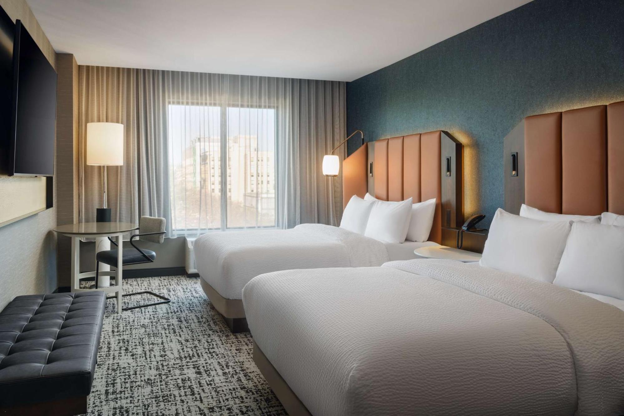 Отель Tempo By Hilton Raleigh Downtown Экстерьер фото
