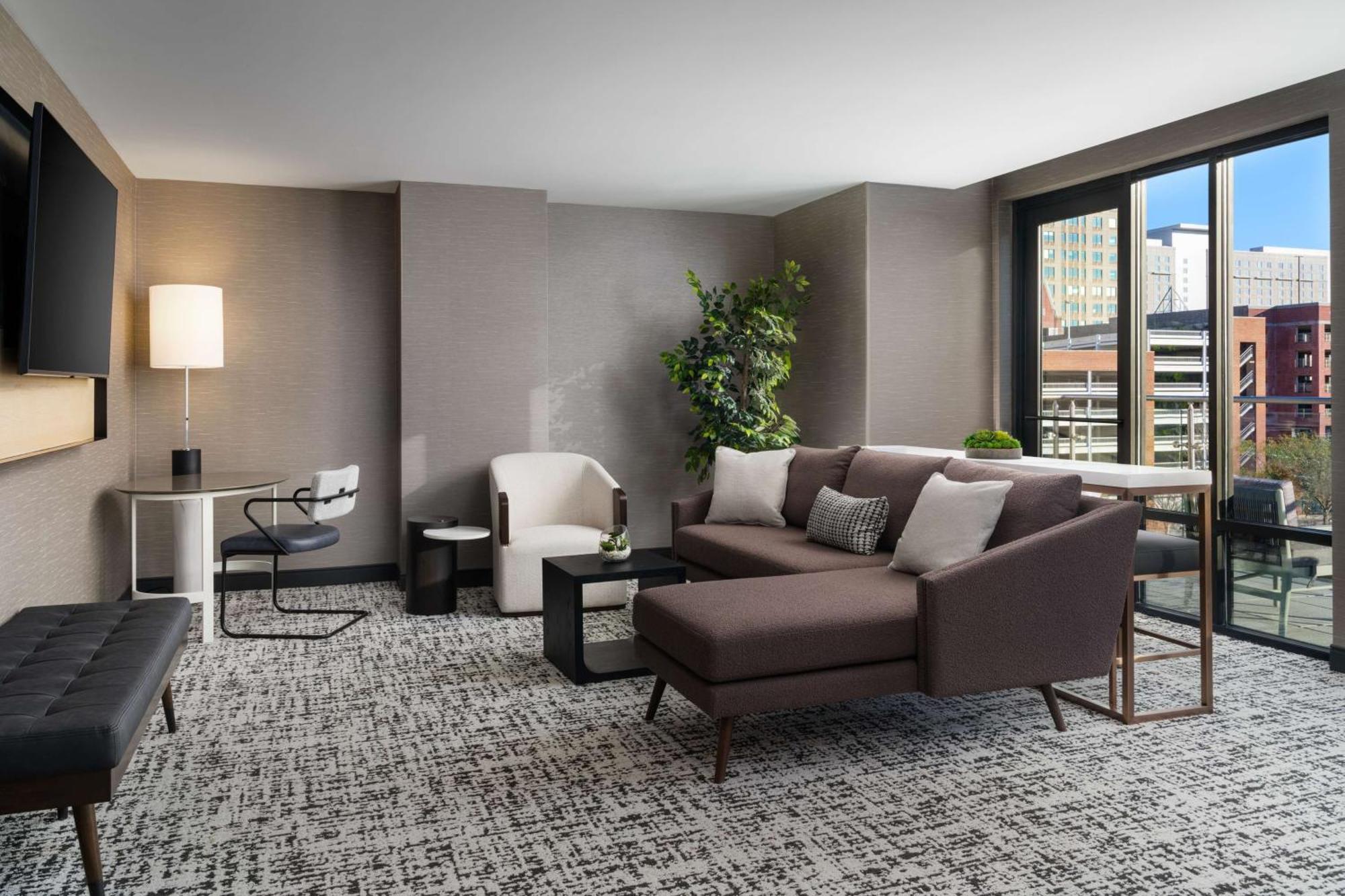 Отель Tempo By Hilton Raleigh Downtown Экстерьер фото