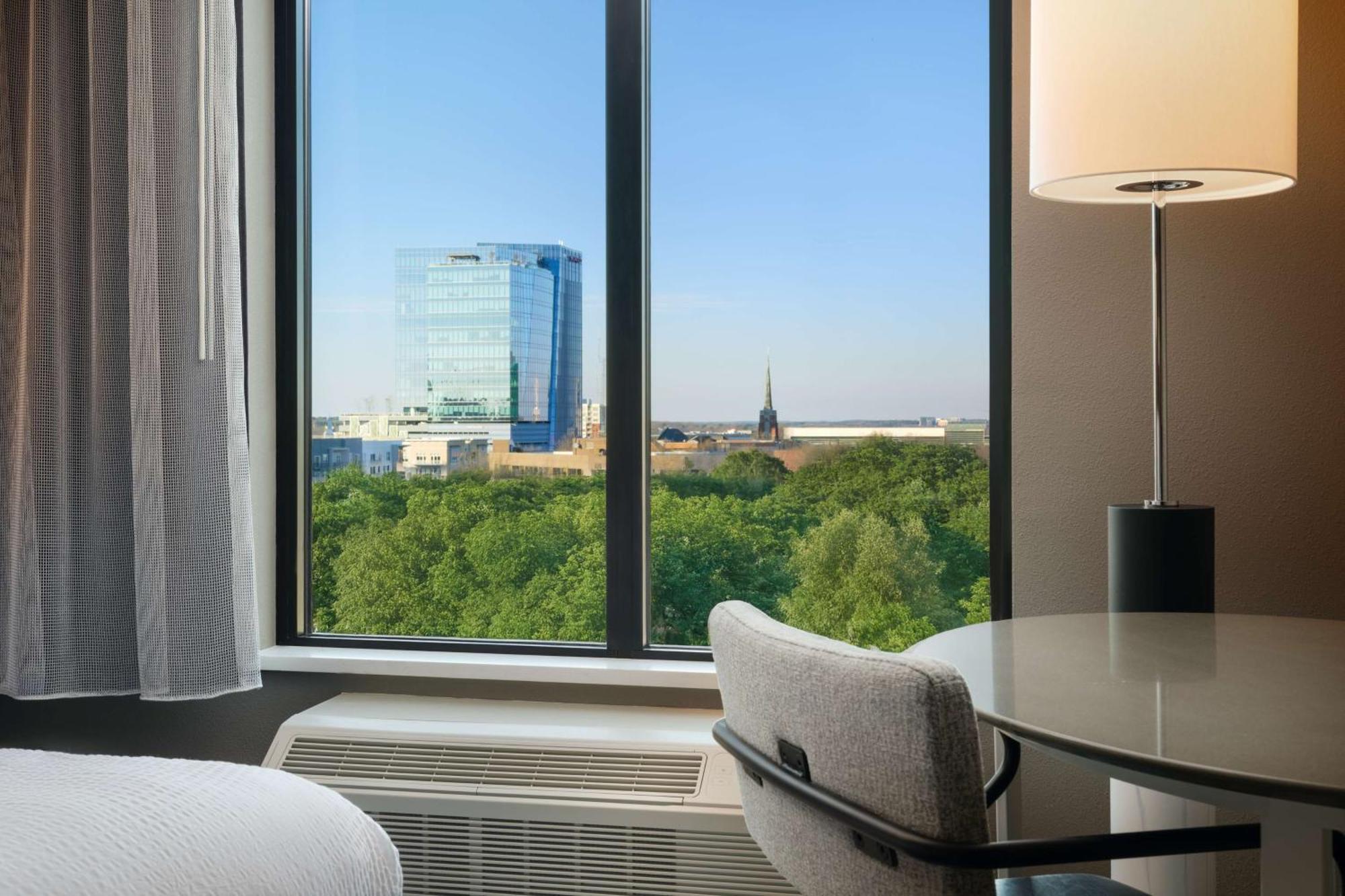 Отель Tempo By Hilton Raleigh Downtown Экстерьер фото