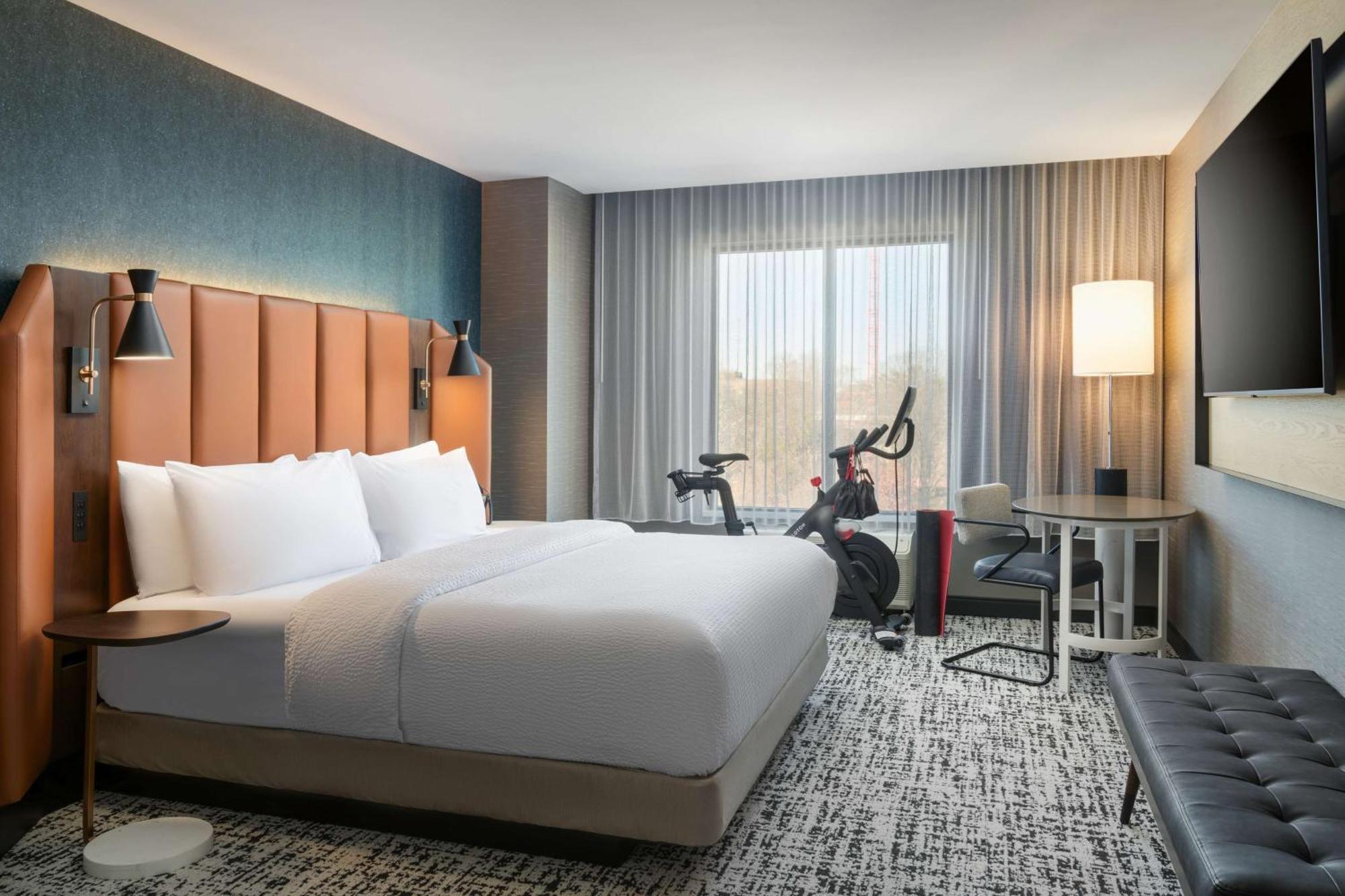 Отель Tempo By Hilton Raleigh Downtown Экстерьер фото