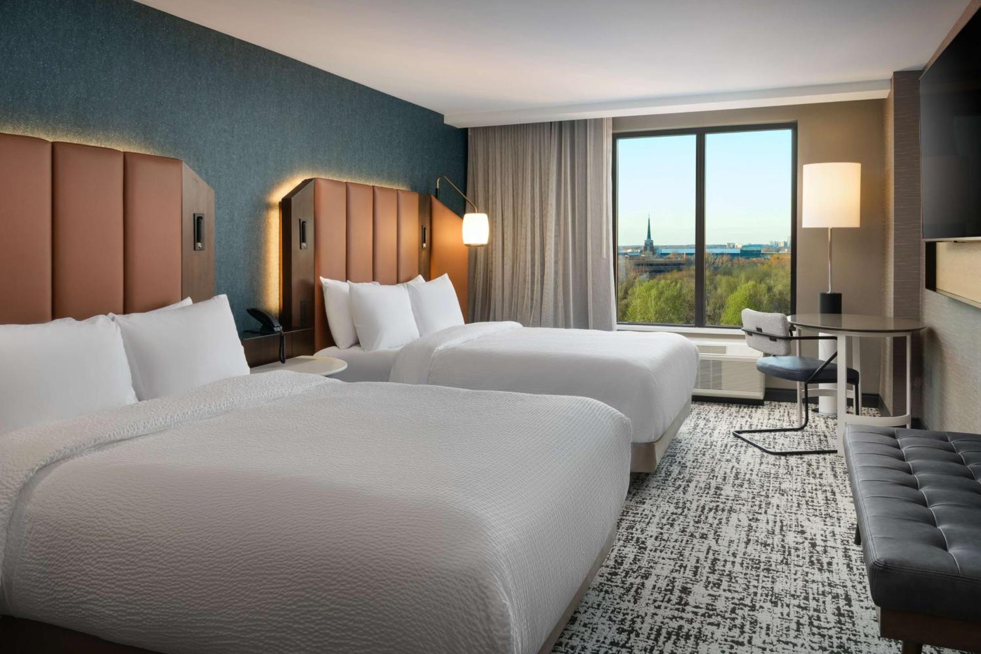 Отель Tempo By Hilton Raleigh Downtown Экстерьер фото