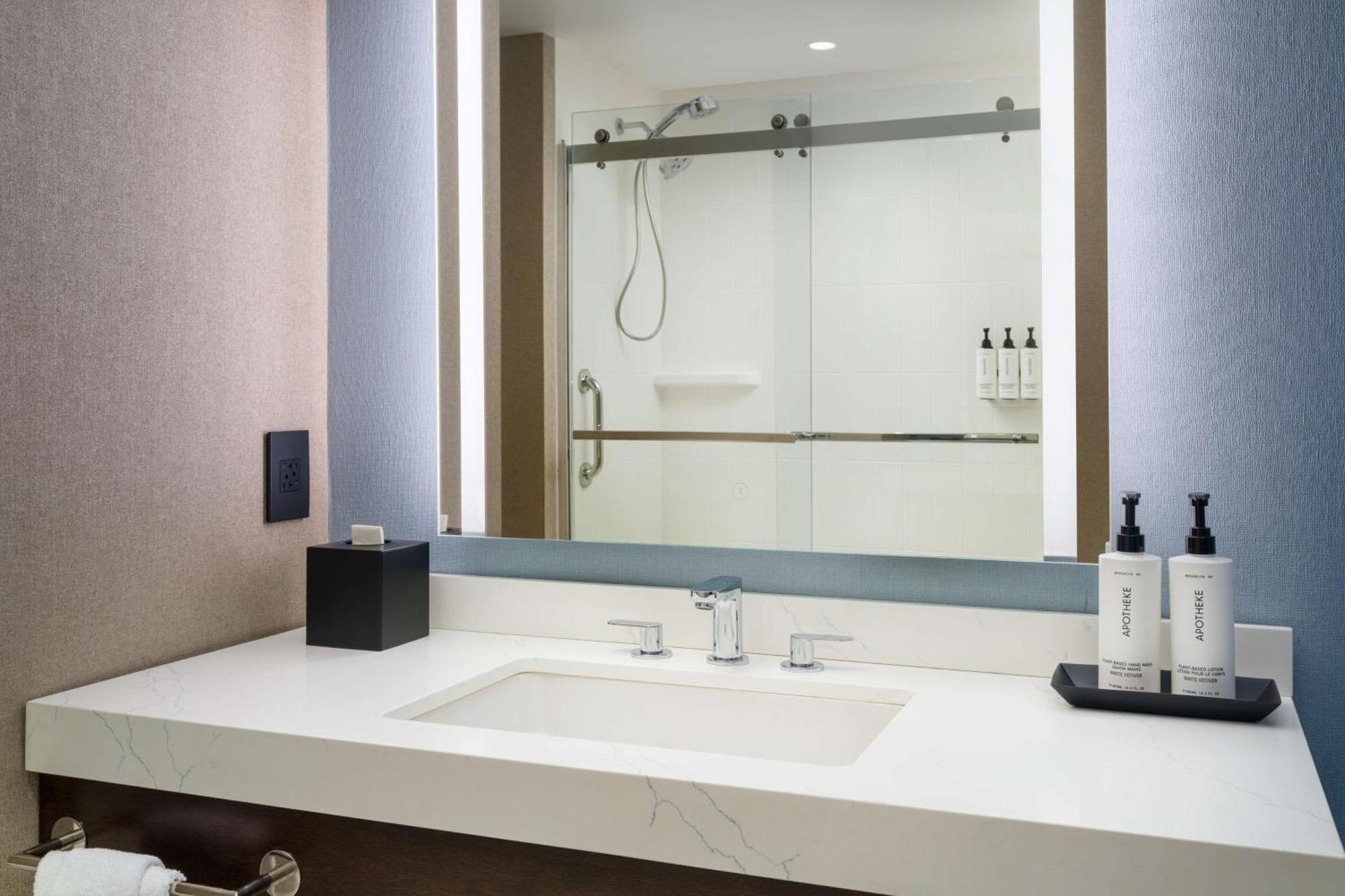 Отель Tempo By Hilton Raleigh Downtown Экстерьер фото