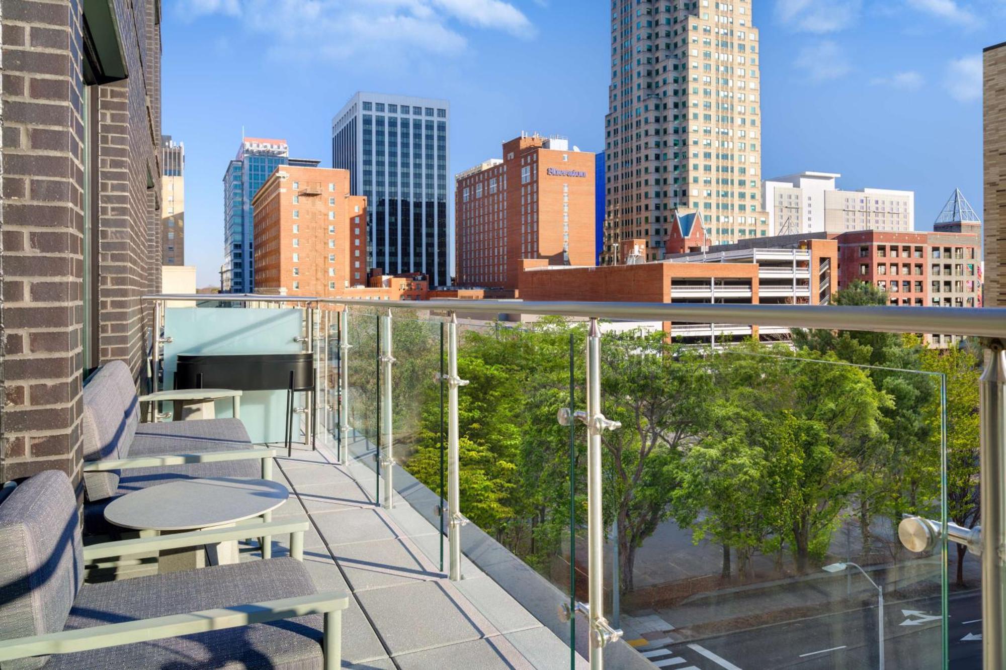Отель Tempo By Hilton Raleigh Downtown Экстерьер фото