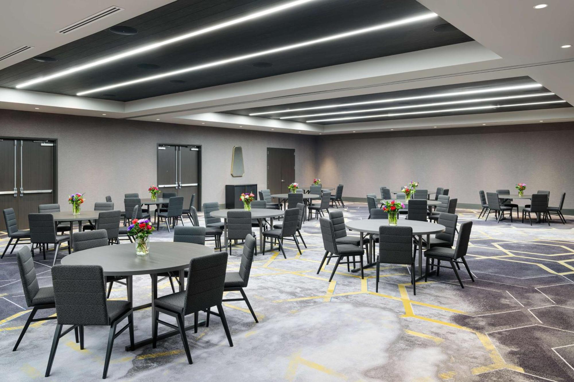 Отель Tempo By Hilton Raleigh Downtown Экстерьер фото
