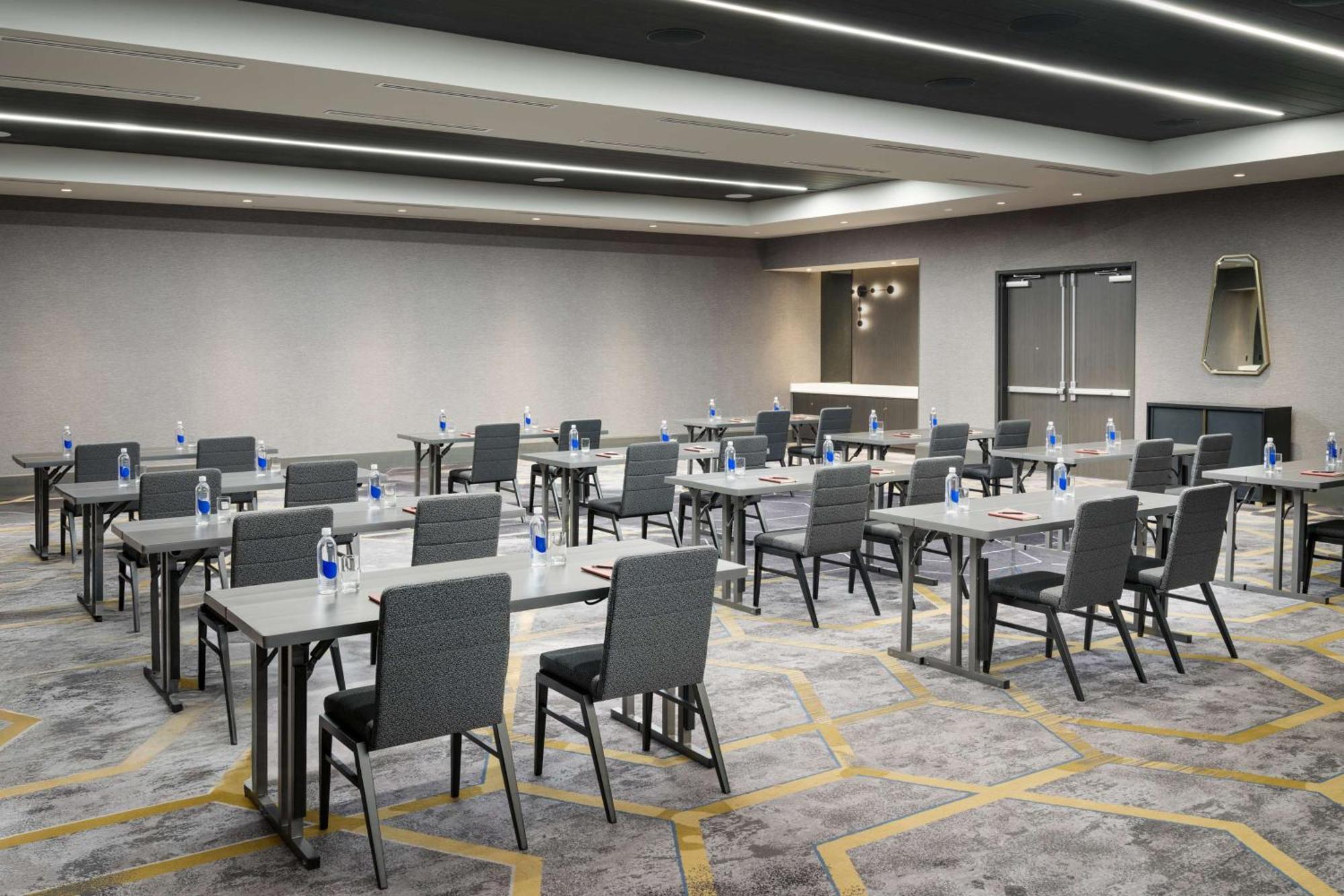 Отель Tempo By Hilton Raleigh Downtown Экстерьер фото